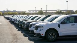 Los camiones están estacionados en la planta de estampado y ensamble de Ford Hermosillo en Hermosillo, México, el miércoles.
