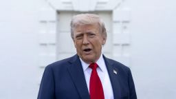 El presidente de Estados Unidos, Donald Trump, habla con periodistas en la Casa Blanca el miércoles en Washington.