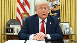 El presidente Donald Trump habla sobre la especulación de precios en la Casa Blanca en Washington, el 31 de marzo de 2025.