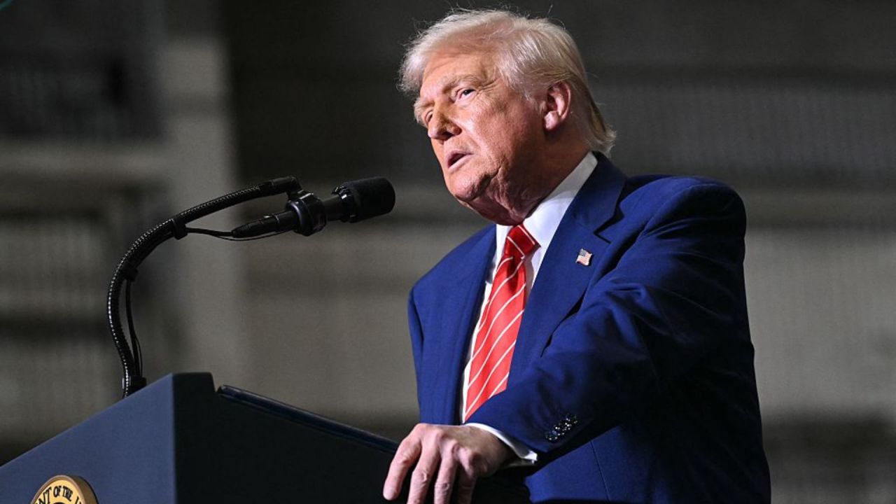 El presidente de Estados Unidos, Donald Trump, habla durante una visita a US Steel - Irvin Works en West Mifflin, Pensilvania, el 30 de mayo de 2025.