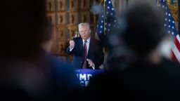 PALM BEACH, FLORIDA - 7 DE ENERO: El presidente electo de Estados Unidos, Donald Trump, habla con  de los medios durante una conferencia de prensa en el Mar-a-Lago Club el 7 de enero de 2025 en Palm Beach, Florida. Trump prestará juramento como el 47.° presidente de los Estados Unidos el 20 de enero, lo que lo convierte en el único presidente, además de Grover Cleveland, en cumplir dos mandatos no consecutivos en el cargo.