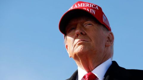 Donald Trump llega a un mitin de campaña el 3 de noviembre de 2024 en Lititz, Pensilvania.