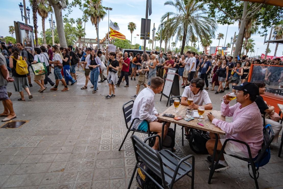 Miles de personas salieron a las calles de Barcelona el pasado mes de julio para protestar por la masificación turística.