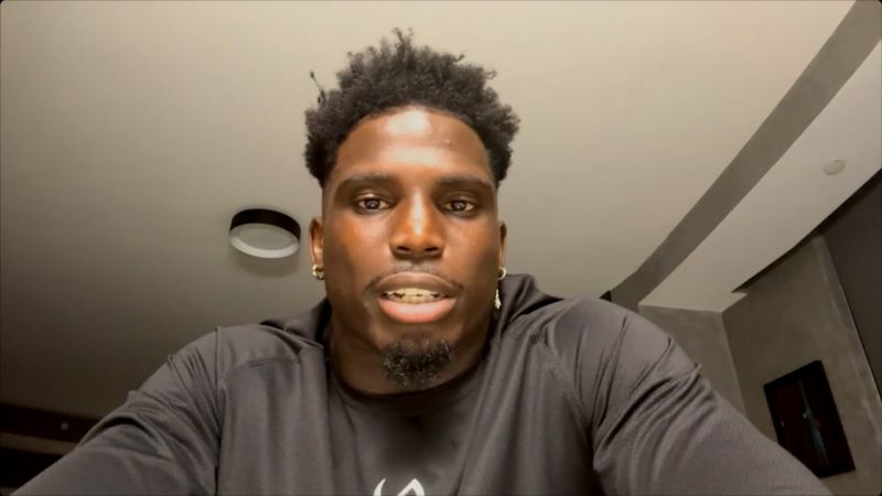 Tyreek Hill reveals what he was thinking of while police detained him