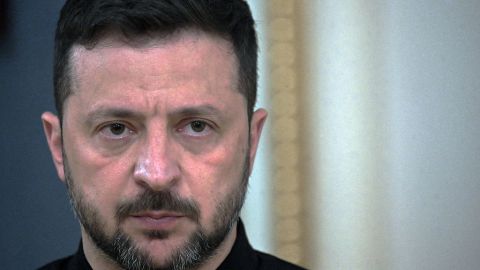 El presidente de Ucrania, Volodymyr Zelenski, comparece ante los medios durante una rueda de prensa tras su conversación telefónica con Donald Trump, el 19 de mayo de 2025.