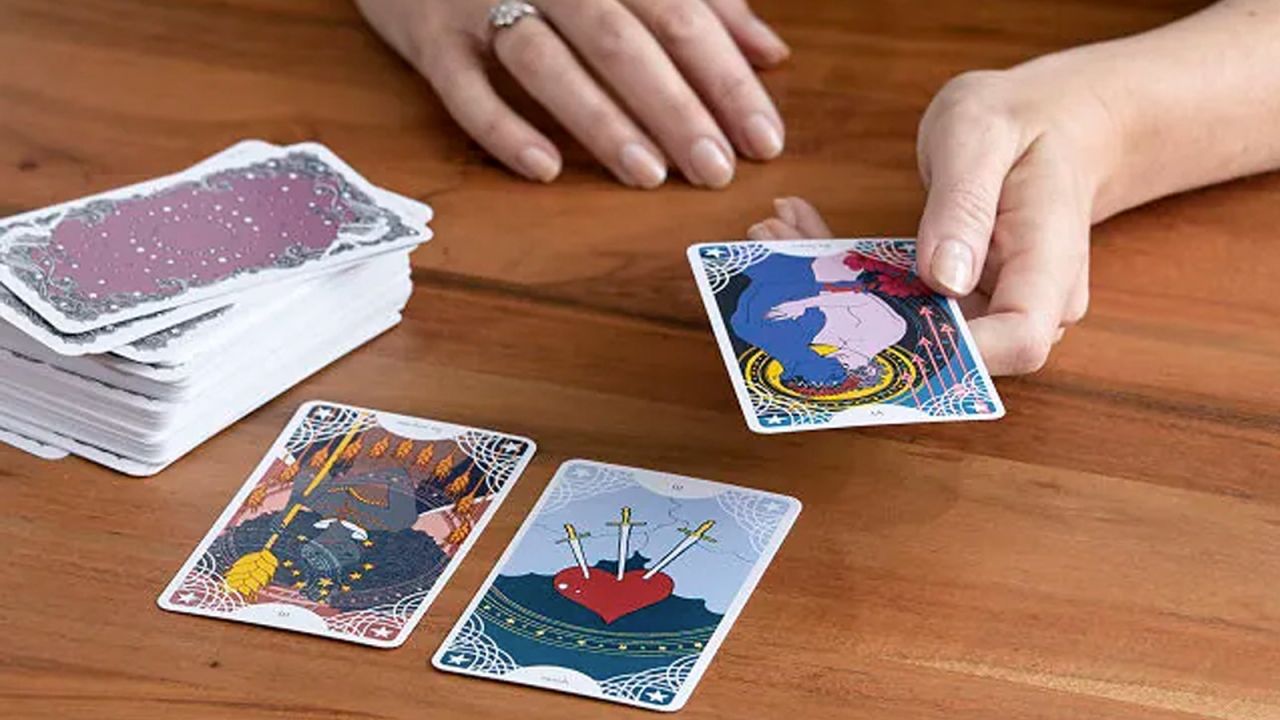 Uncommon Goods Valentine's Day Tarot Class.jpg
