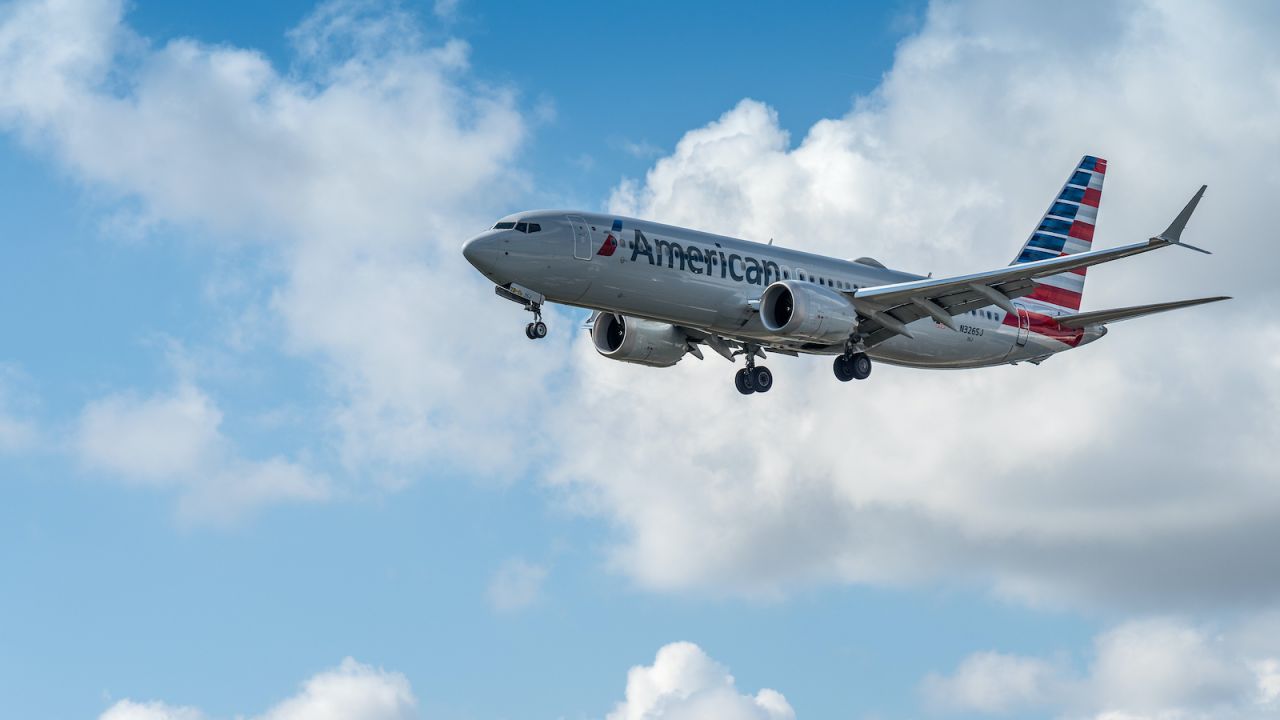 underscored american airlines 787 max plane