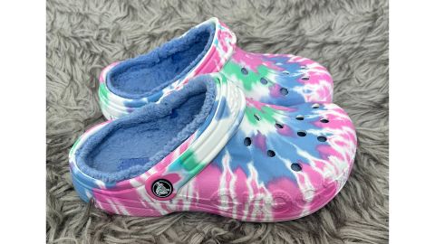 underscored Crocs Unisex-Adult Classic Tie-Dye Lined Clogs.jpg