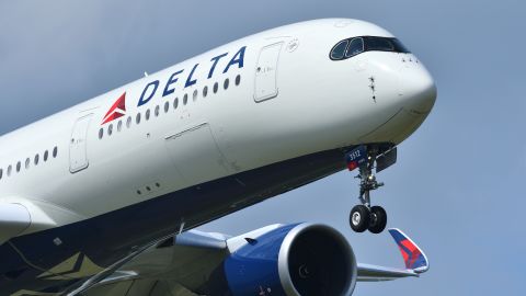 underscored delta a350 plane