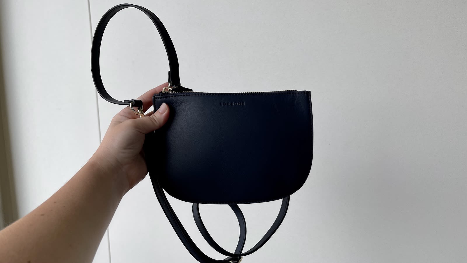 Lo & Sons - The Waverley's adjustable strap allows the bag