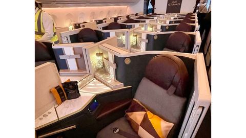 To get back to New York, we flew in Etihad Airways' business class.
