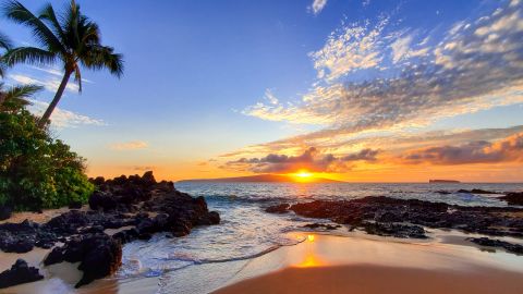 underscored hawaii sunset