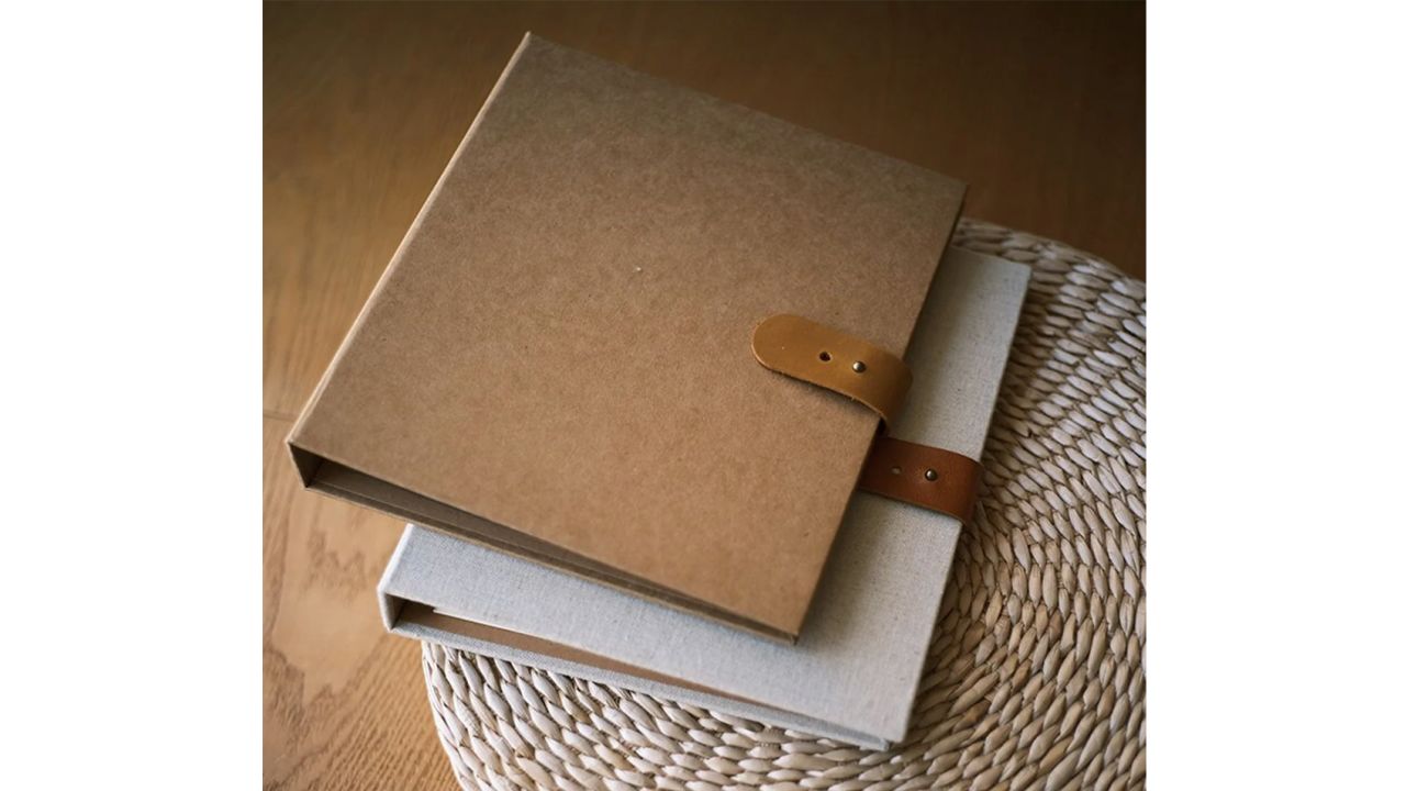 underscored HeilsaDiySupply Vintage Leather Buckle Scrapbook Photo Album.jpg  