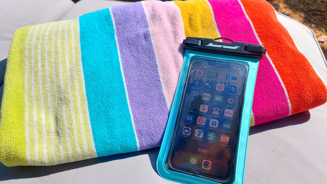 Hiearcool Waterproof Phone Pouch review
