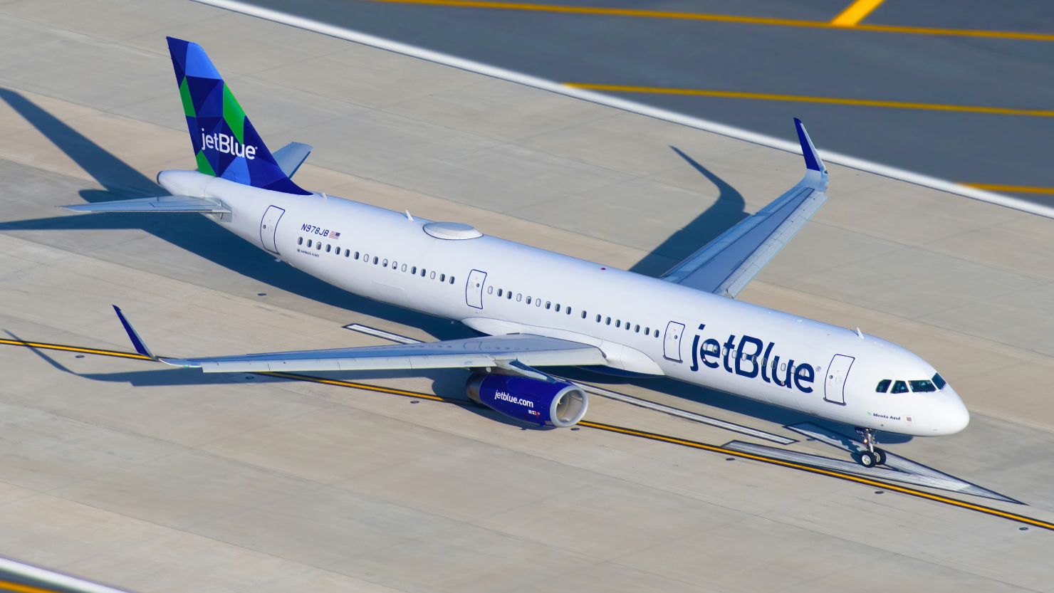 underscored jetblue a321 plane