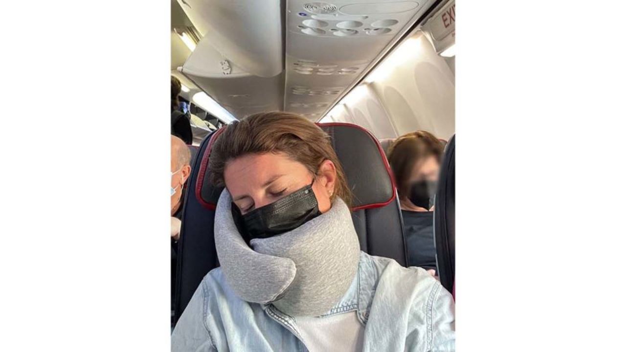 underscored ostrichpillow go neck pillow plane test