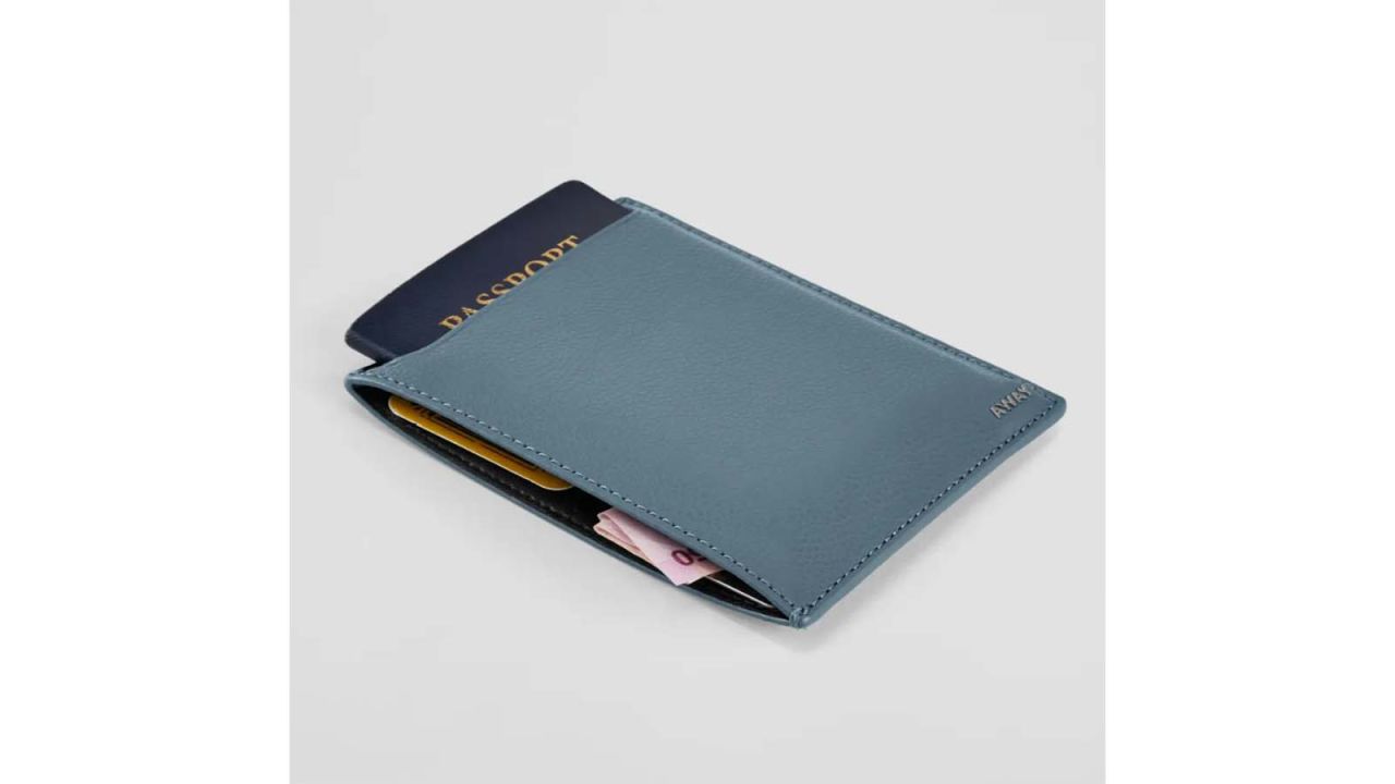 EpicGadget Passport Holder Travel Wallet RFID Blocking Case Cover -  Minimalist Premium PU Leather Passport Wallet Holder, Passport, ID, Card  and