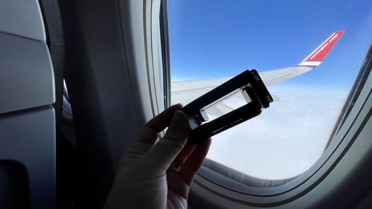 Prilogics is a universal airplane phone mount in flight