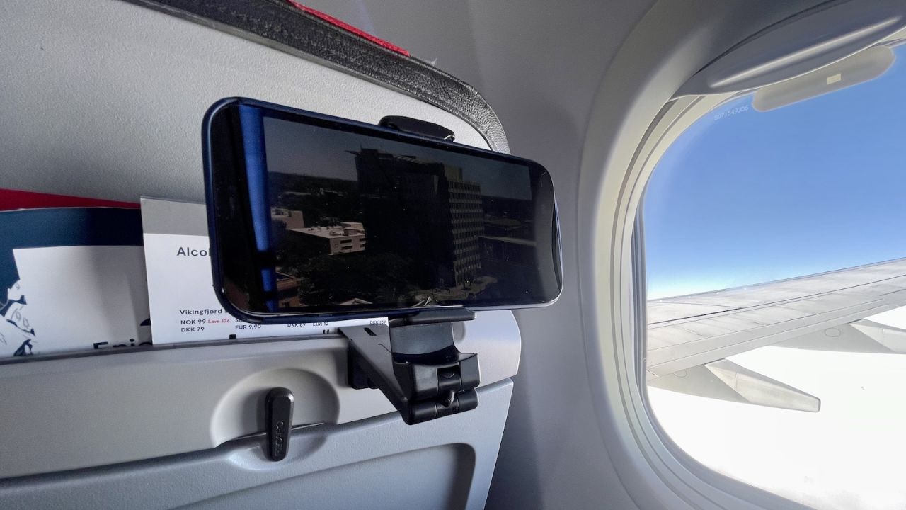 Perilogics Universal In-Flight Mount3 in-flight phone highlighted
