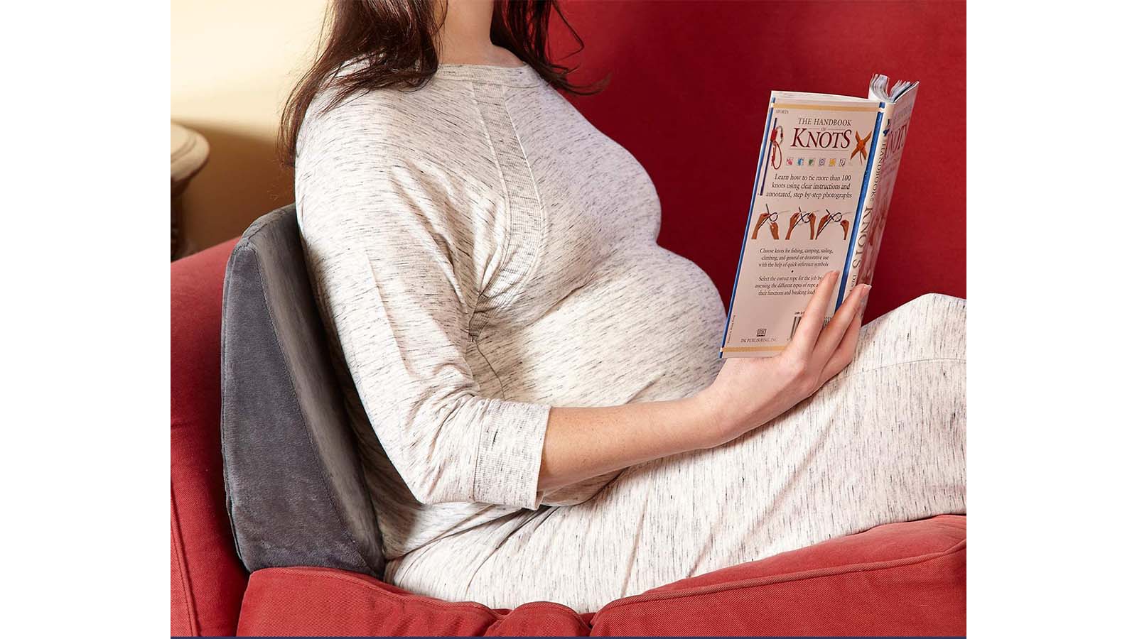 Learn the most comfortable ways to fly while pregnant in 2023