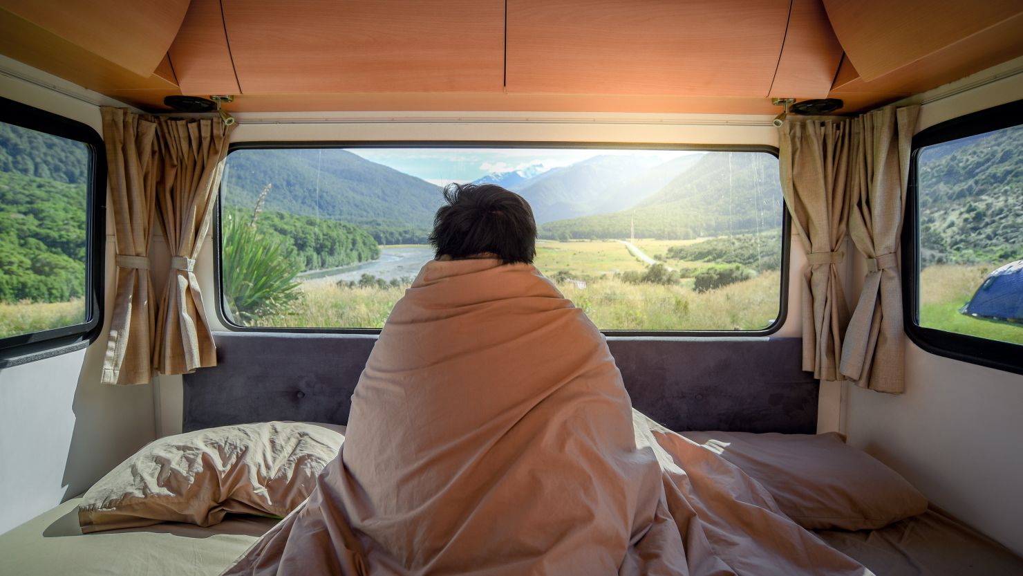 The 6 Best Uses for an Insulated Blanket to Keep You Warm on the Road