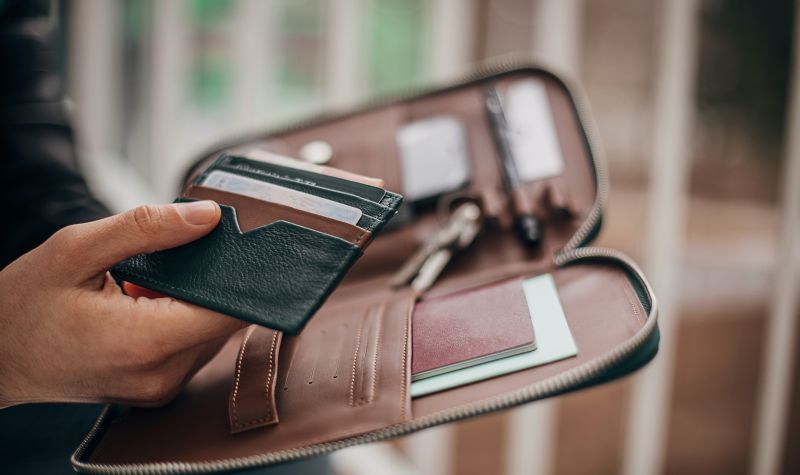 26 wallets that will help you travel better