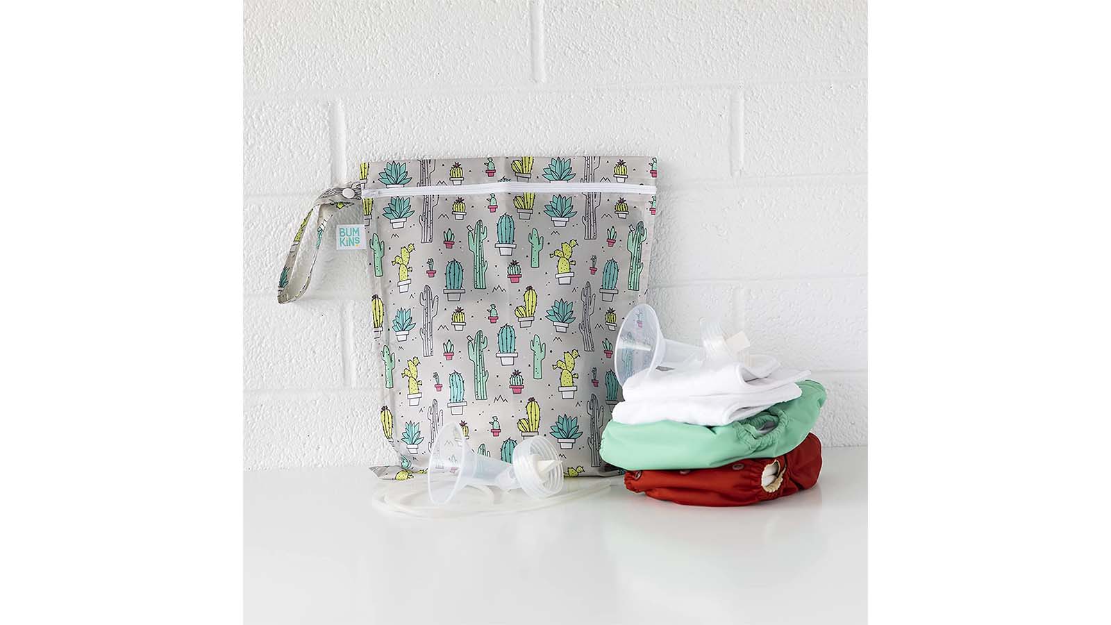 Easy baby traveler diaper bag organizer! What you NEED in your diaper bag &  essentials for baby! 