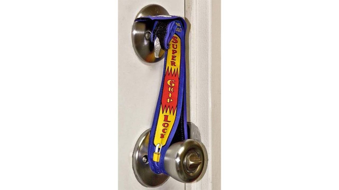 This Portable Door Lock Keeps Travelers Safe