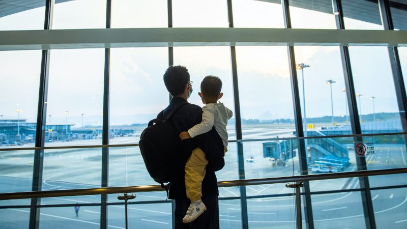 NextImg:11 expert-approved tips and tools to take with you when traveling with a food allergy | CNN Underscored