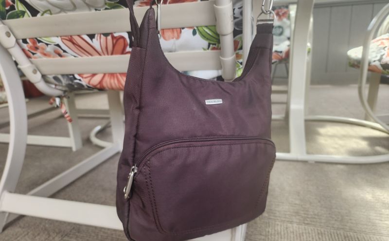 Travelon Messenger Bag review: Anti-theft travel purse | CNN