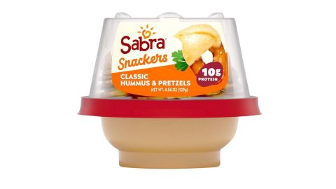 Sabra Classic Hummus Snacker con pretzels