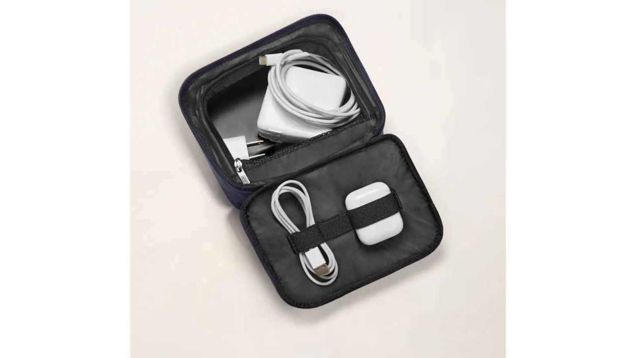 Cable pocket - The perfect tech organizer for work - Black/Silver