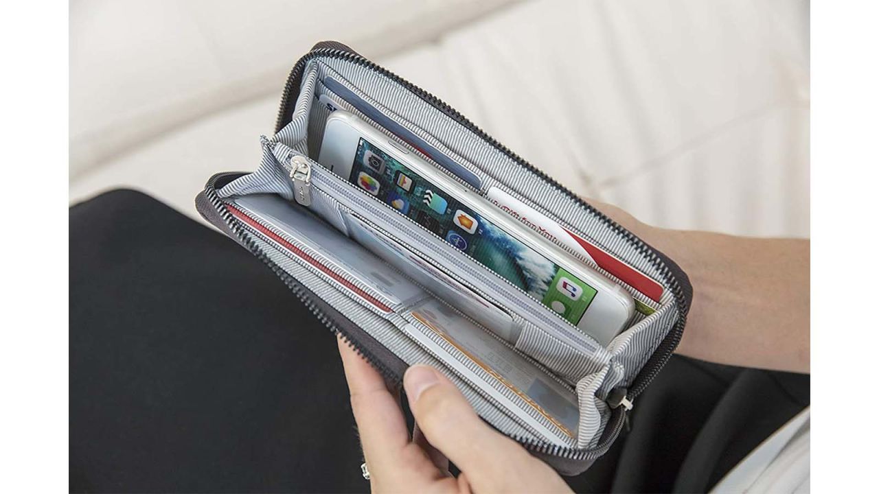 Best Women's Travel Wallet In 2023 ✓ Top 5 Tested & Buying Guide 