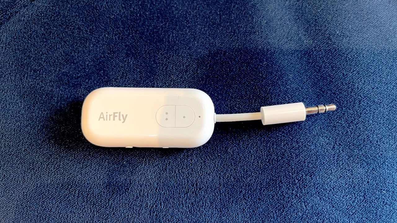 Penyesuai Bluetooth AirFly Duo: Sambungkan fon kepala wayarles ke pesawat anda