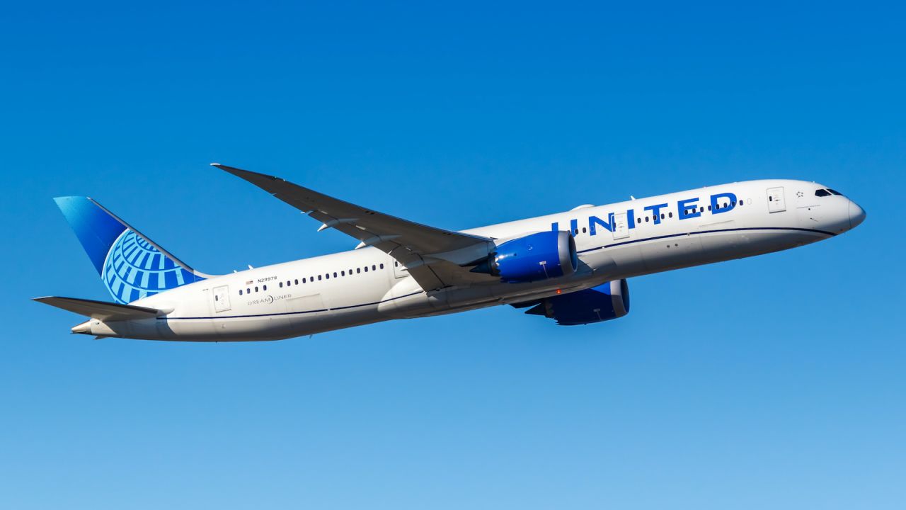 underscored united 787 plane