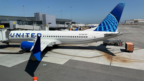 United Airlines Boeing 737-800