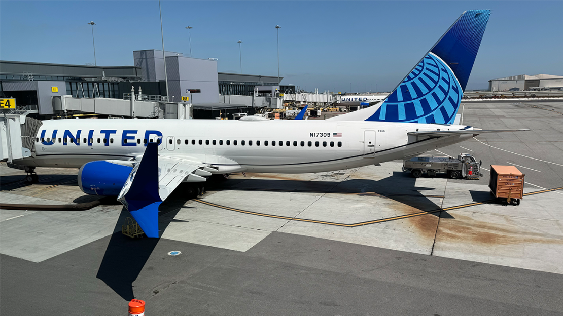 United Airlines Boeing 737-800