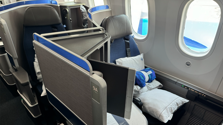 United Airlines Polaris business class on the Boeing 787-9 Dreamliner