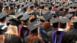 Más de 1,1 millones de estudiantes internacionales se inscribieron en colegios y universidades estadounidenses durante el año académico 2023-24, un récord, según datos publicados el mes pasado.
