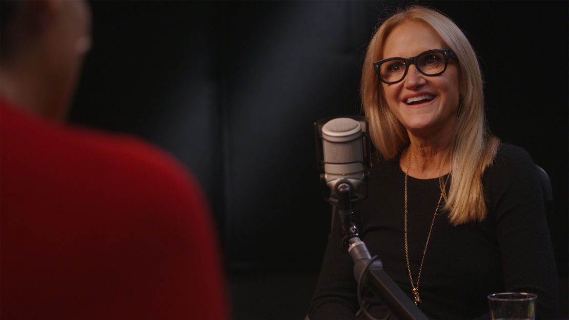 De nieuwste strategie van Mel Robbins om frustratie te verlichten over dingen waar ze geen controle over heeft, is door twee simpele woorden uit te spreken: 