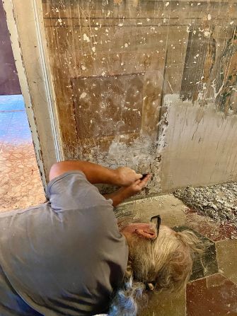 <strong>Team work:</strong> Once the sale was finalized, they quickly set about starting the renovation work on the palazzo, which has 17 rooms, including four bedrooms, two dining rooms, two kitchens, four bathrooms and two entrances.