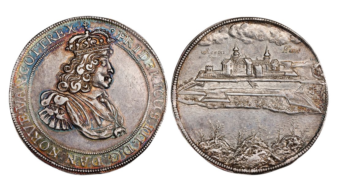 A 17th century Norwegian coin commemorating King Frederik. On its reverse is a rendering of Akershus Castle in Oslo overlooking the sea.