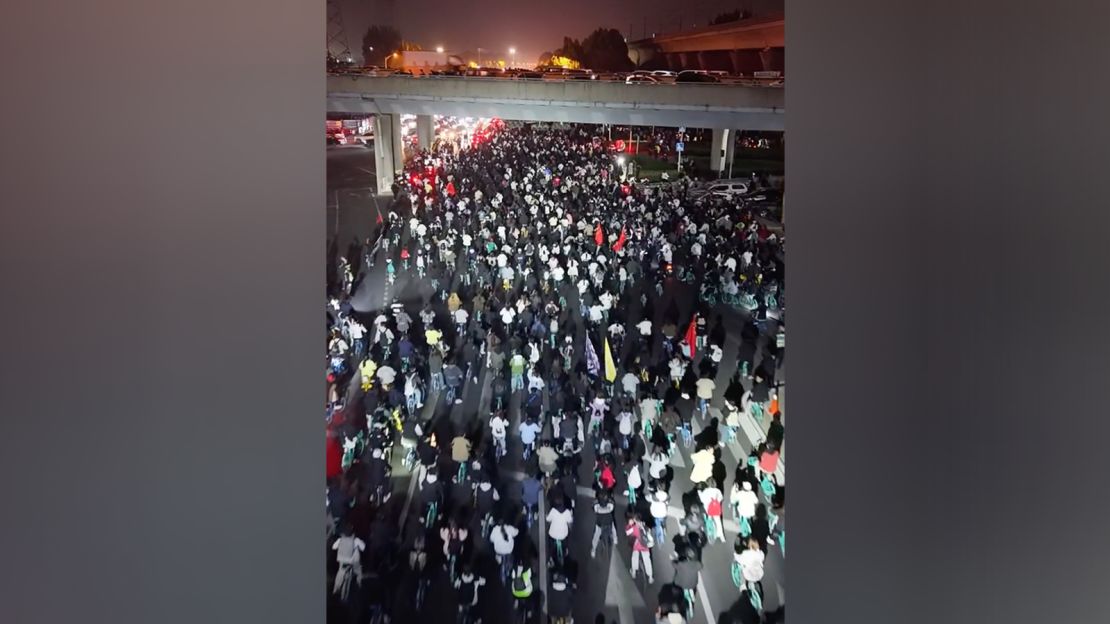 Cyclists take over a major road in Zhengzhou, Henan on November 8.