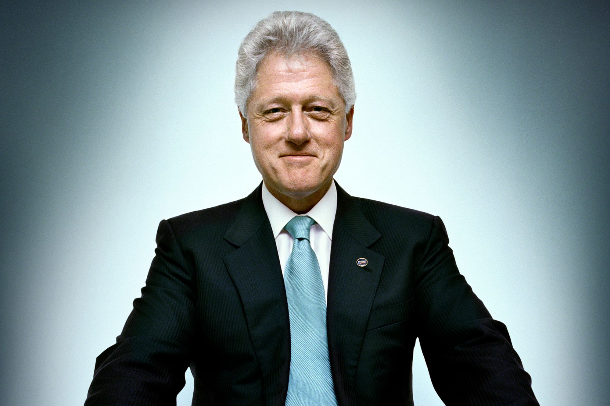 Platon is known for his portraits of both presidents and Hollywood stars, political dissidents, abuse survivors and immigrants. This portrait of Bill Clinton was used as the December 2000 cover of Esquire magazine. 