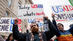 Manifestación fuera de las oficinas de USAID en Washington el 3 de febrero de 2025.