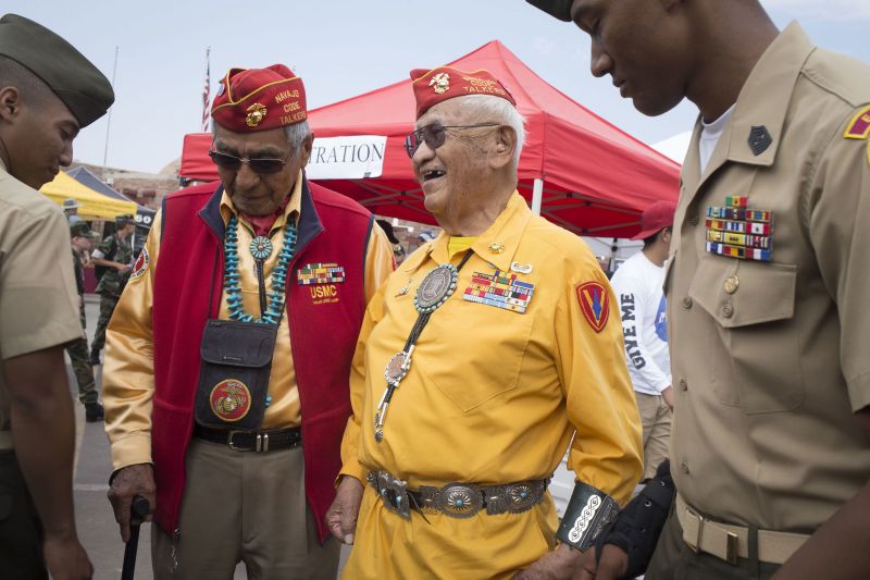 Native American➳ターコイズブローチ付手染めミニトートバッグ✨️ Two Navajo Code Talkers remain alive. Here's what they want