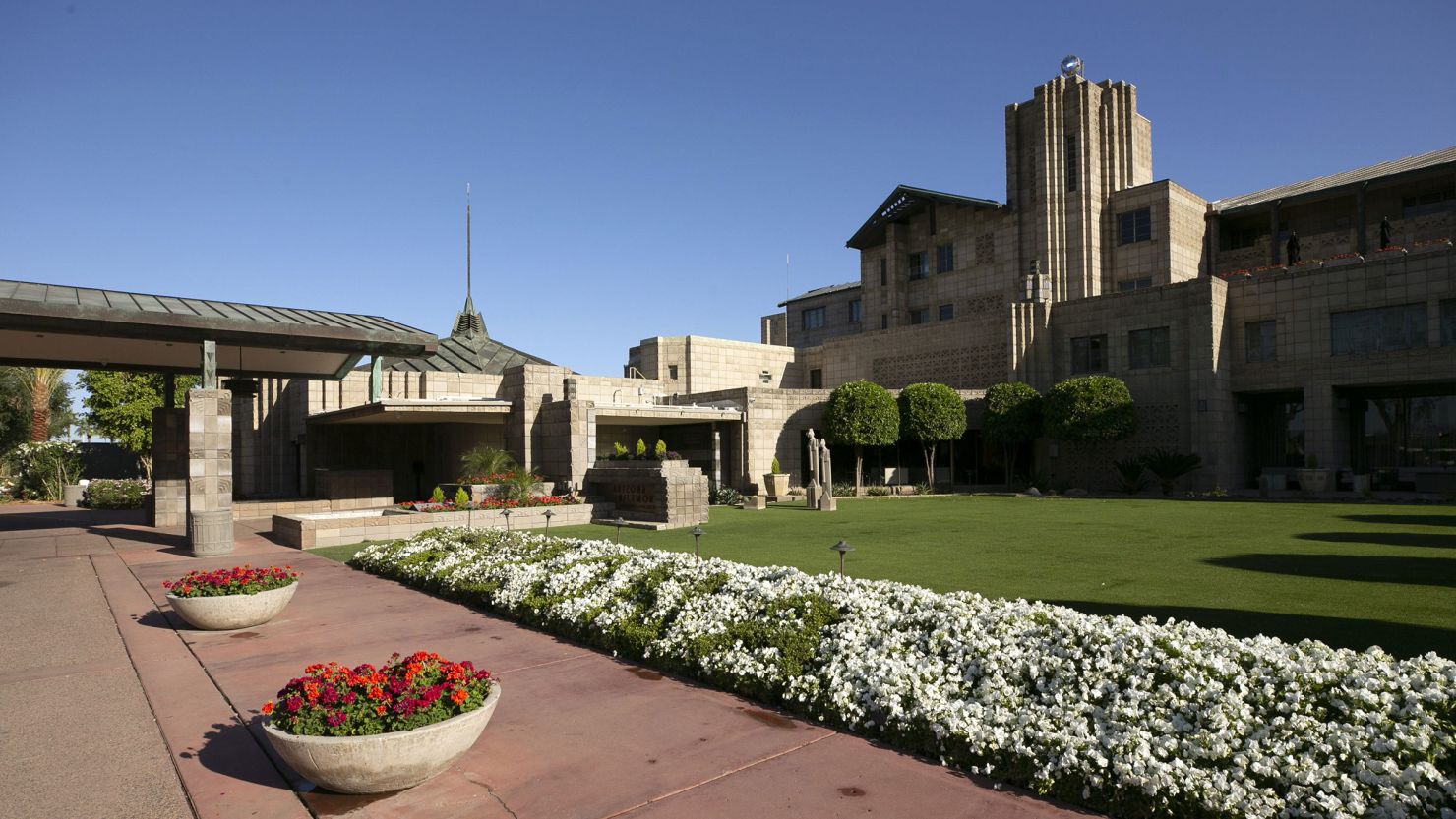 Arizona Biltmore 8yearold boy dies after statue falls on him at