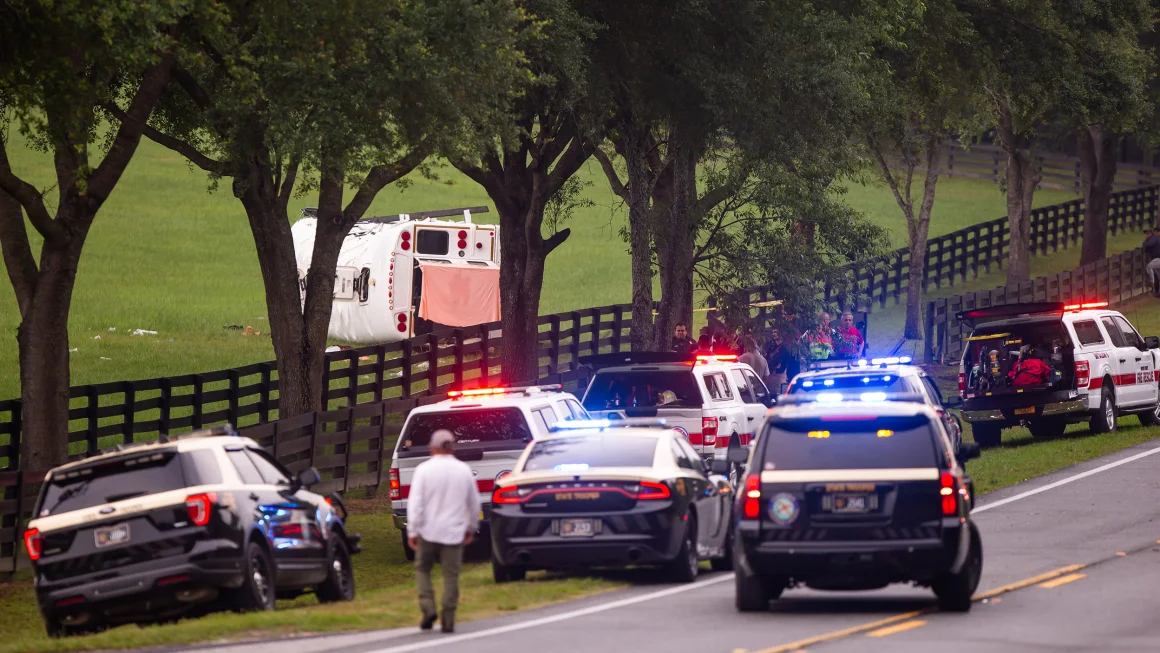 8 killed and 45 hurt after a bus carrying farm workers crashes in FL F_webp