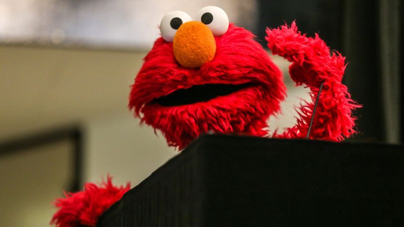 X Account на Elmo беше хакнат в неделя причинявайки любимия