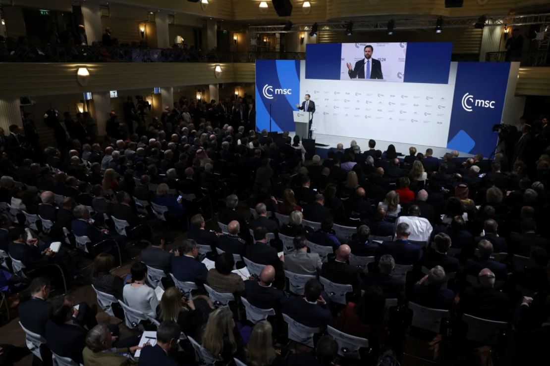 Vance habla en la conferencia el viernes 14 de febrero de 2025.